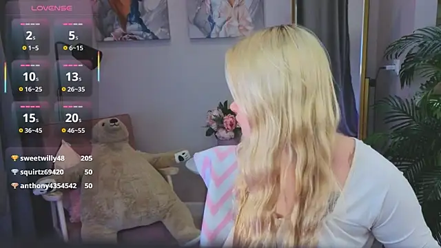 Millie Vanillies online show from 10/13/25, 04:12