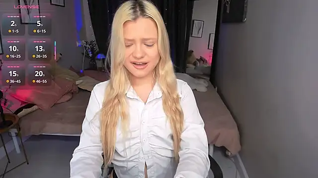 Millie Vanillies online show from 10/13/25, 08:31