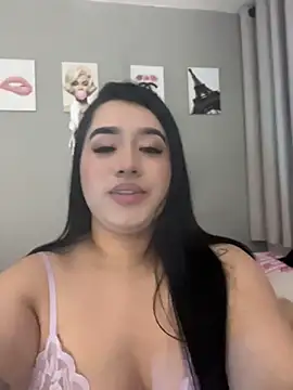 Snapshot of Aliciawhitee chatting on 04/26/26, 04:21 Aliciawhitee online show from 04/26/26, 04:21
