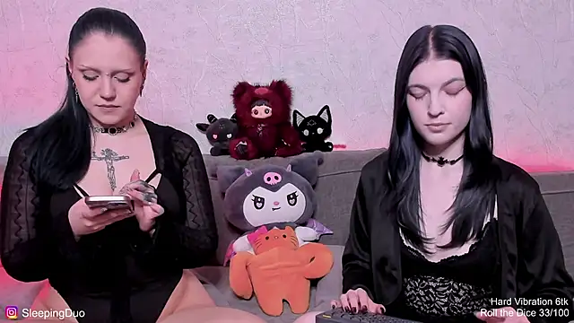 Snapshot of Threesomebabes chatting on 05/13/26, 04:15 Threesomebabes online show from 05/13/26, 04:15