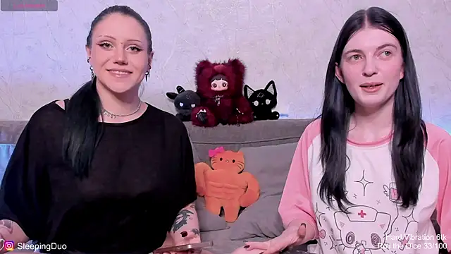 Snapshot of Threesomebabes chatting on 05/16/26, 05:45 Threesomebabes online show from 05/16/26, 05:45