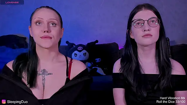 Snapshot of Threesomebabes chatting on 06/05/26, 05:07 Threesomebabes online show from 06/05/26, 05:07