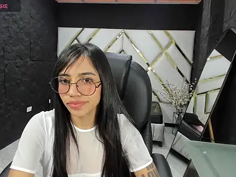 Snapshot of hazel_18_ chatting on 05/07/26, 05:51 hazel 18 online show from 05/07/26, 05:51