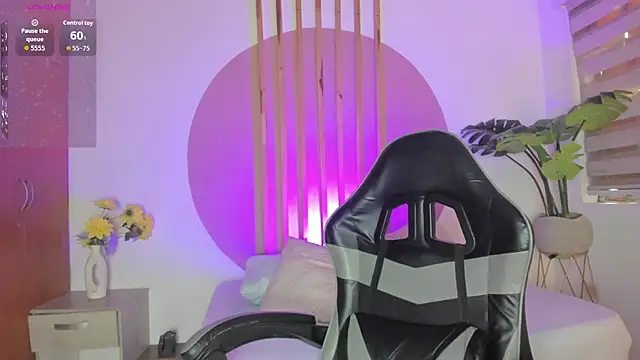 rei cos online show from 11/18/25, 01:04