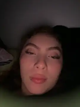 Snapshot of Samantha_2190 chatting on 10/15/25, 04:34 Samantha 2190 online show from 10/15/25, 04:34