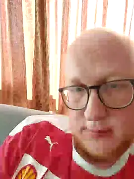 Snapshot of geilerd122 chatting on 09/15/25, 02:06 geilerd122 online show from 09/15/25, 02:06