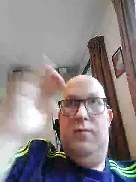 Snapshot of geilerd122 chatting on 10/06/25, 04:48 geilerd122 online show from 10/06/25, 04:48