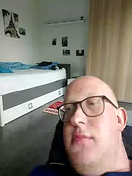 Snapshot of geilerd122 chatting on 10/08/25, 02:47 geilerd122 online show from 10/08/25, 02:47