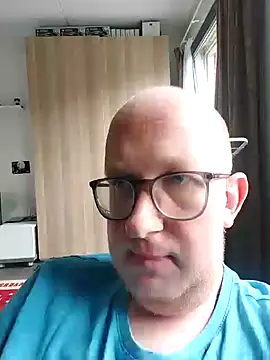 Snapshot of geilerd122 chatting on 10/10/25, 12:26 geilerd122 online show from 10/10/25, 12:26