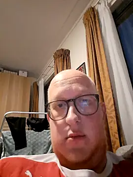 Snapshot of geilerd122 chatting on 10/23/25, 05:12 geilerd122 online show from 10/23/25, 05:12