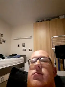 Snapshot of geilerd122 chatting on 10/31/25, 08:21 geilerd122 online show from 10/31/25, 08:21