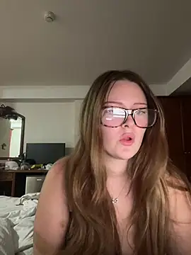 Snapshot of cherryrosealiee chatting on 06/26/26, 03:38 cherryrosealiee online show from 06/26/26, 03:38