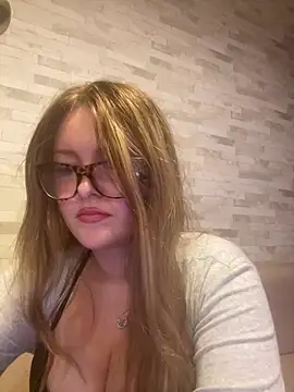 Snapshot of cherryrosealiee chatting on 07/28/26, 02:13 cherryrosealiee online show from 07/28/26, 02:13