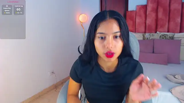 Milaa Star  online show from 10/18/25, 04:04