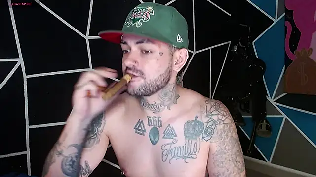 nicolastorres99 online show from 10/28/25, 02:26