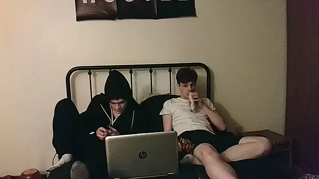 Snapshot of BigIncognitoXXX chatting on 02/18/26, 08:43 BigIncognitoXXX online show from 02/18/26, 08:43