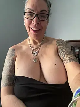 dieseldame1313 online show from 12/19/25, 01:51