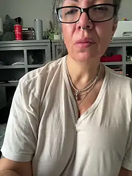 dieseldame1313 online show from 02/06/26, 04:10