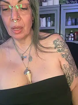 dieseldame1313 online show from 03/02/26, 11:22