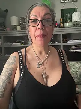 dieseldame1313 online show from 05/14/26, 11:33