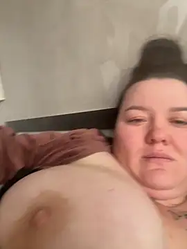 SunnyLeila2101 online show from 12/05/25, 09:51