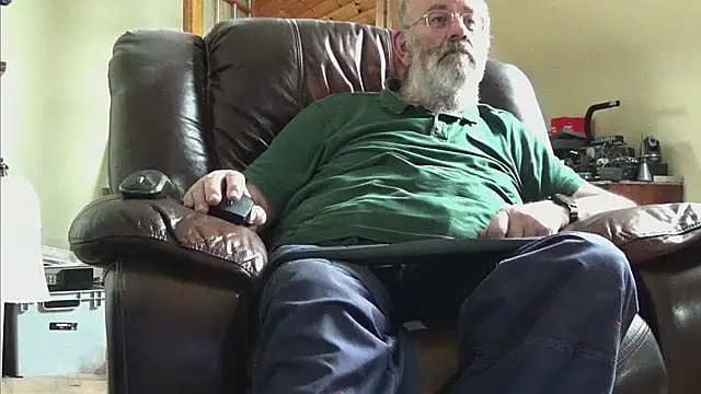 Snapshot of janzer13 chatting on 05/21/26, 01:07 janzer13 online show from 05/21/26, 01:07
