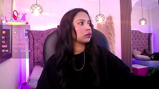 SophiaWalker 1 online show from 12/14/25, 12:21