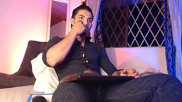 Snapshot of ArturoCardona_ chatting on 04/26/26, 01:36 ArturoCardona online show from 04/26/26, 01:36