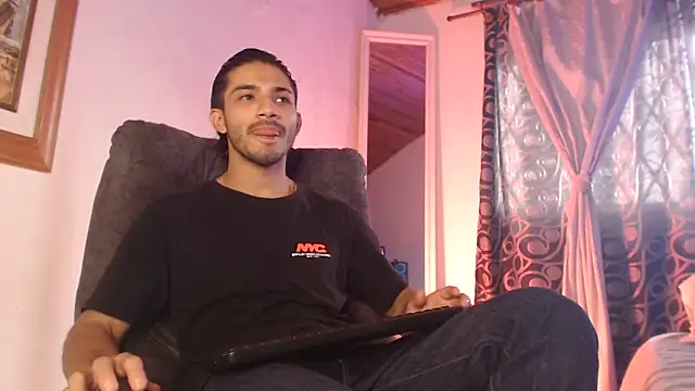 Snapshot of ArturoCardona_ chatting on 05/30/26, 02:36 ArturoCardona online show from 05/30/26, 02:36