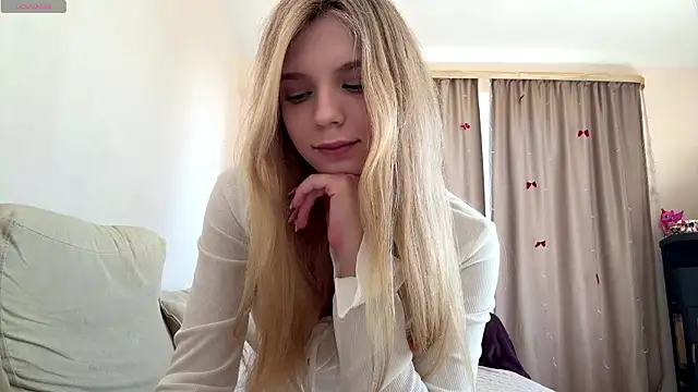 FruityXo online show from 04/12/26, 11:37
