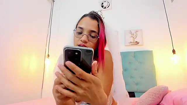 Snapshot of cris_dulce chatting on 10/21/25, 01:56 cris dulce online show from 10/21/25, 01:56