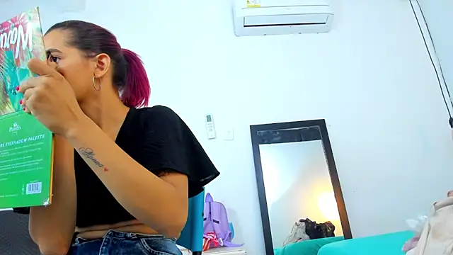 cris dulce online show from 12/16/25, 12:04