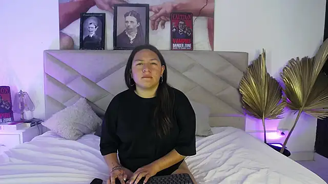 BellaRoux1 online show from 10/09/25, 12:03