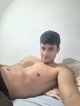Snapshot of Caiostripchat chatting on 07/07/26, 03:20 Caiostripchat online show from 07/07/26, 03:20