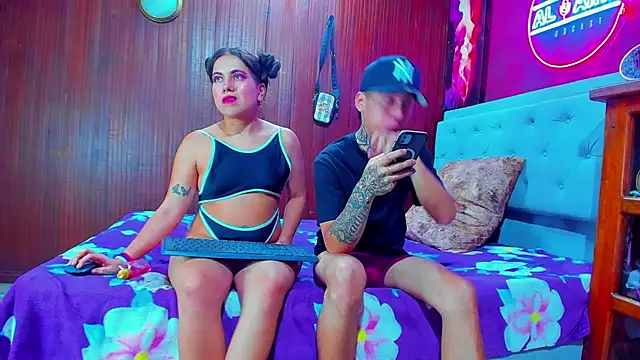 dereck and julie online show from 10/31/25, 03:07