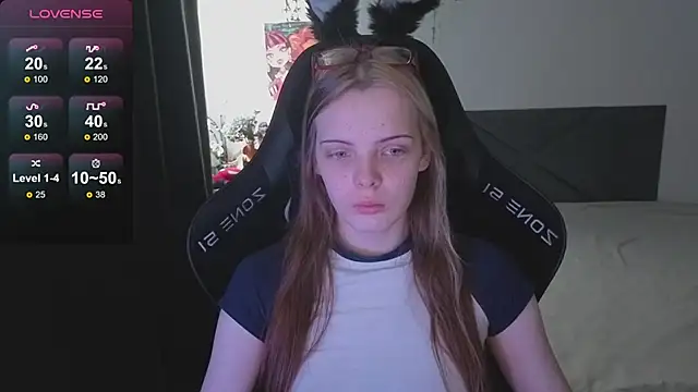 Luna Navy online show from 10/26/25, 09:04