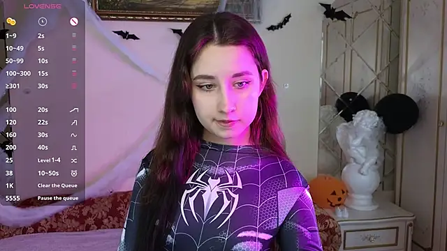 Eva Maller online show from 10/31/25, 04:46