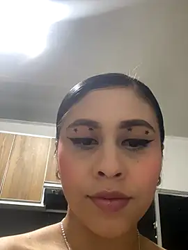 LuluMonroe Eup online show from 11/19/25, 03:17