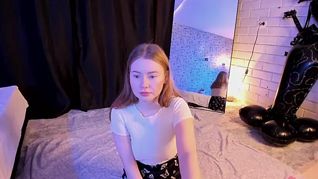 Lillie Berry online show from 11/05/25, 04:34