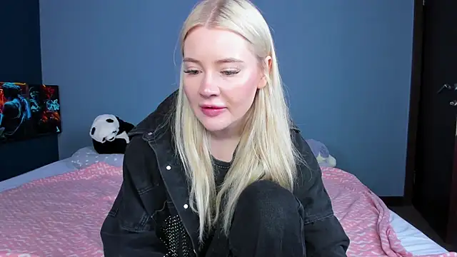 Lillie Berry online show from 06/04/26, 04:18