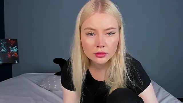Snapshot of Lillie_Berry chatting on 06/06/26, 04:17 Lillie Berry online show from 06/06/26, 04:17