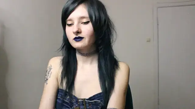 midnightsiren777 online show from 11/04/25, 09:47