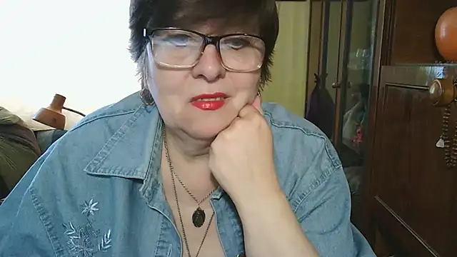 VeronicaGold511 online show from 05/17/26, 08:23