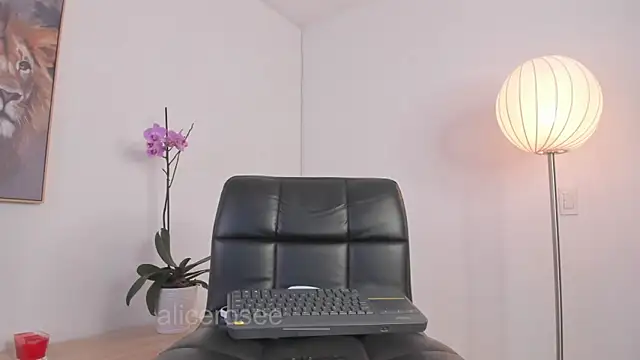 Snapshot of _Alicerosee chatting on 06/03/26, 08:36 Alicerosee online show from 06/03/26, 08:36