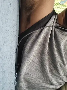 Snapshot of Fit_Guy143 chatting on 11/19/25, 08:47 Fit Guy143 online show from 11/19/25, 08:47