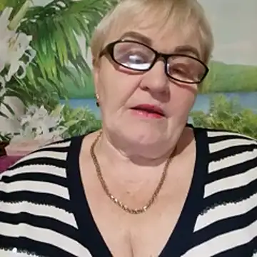 Snapshot of VioletSweet5566 chatting on 10/19/25, 01:34 VioletSweet5566 online show from 10/19/25, 01:34