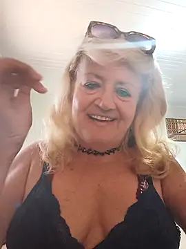 Snapshot of Belladama61 chatting on 04/28/26, 11:26 Belladama61 online show from 04/28/26, 11:26