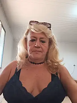 Snapshot of Belladama61 chatting on 05/19/26, 11:05 Belladama61 online show from 05/19/26, 11:05