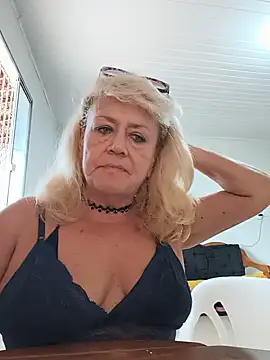 Snapshot of Belladama61 chatting on 05/22/26, 11:27 Belladama61 online show from 05/22/26, 11:27