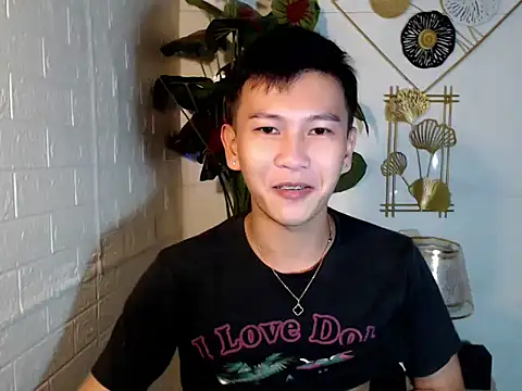 Snapshot of RalfAsian25 chatting on 05/13/26, 06:00 RalfAsian25 online show from 05/13/26, 06:00